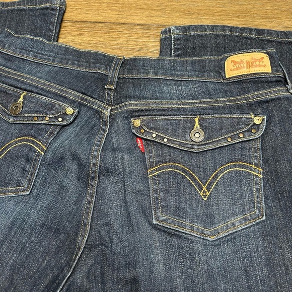 Levi's Dark Blue Bootleg Denim with stone wash Size 12 medium / 31 inch waist - Picture 3 of 8